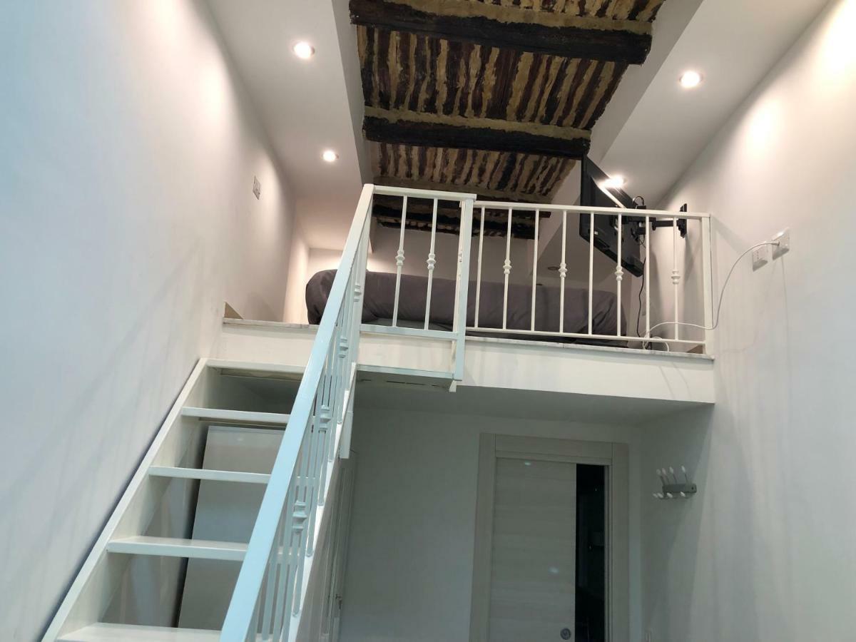 La Casina Di Lia In Via Dei Tribunali เนเปิลส์ ภายนอก รูปภาพ